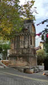 Antiphellos Aslanlı Lahit