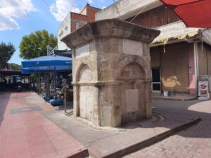 Çandarlı Çarşı Çeşmesi 9 Çandarlı Çarşı Çeşmesi