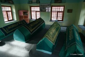 Üç Hanım Kızlar Türbesi