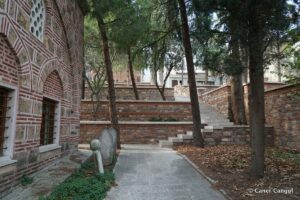 Üç Hanım Kızlar Türbesi