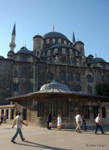 Yeni Cami ve Muvakkithanesi