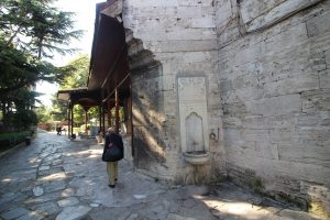 Hekimoğlu Ali Paşa Türbe Duvarı Çeşmesi