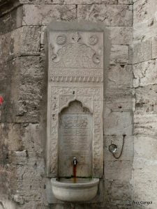 Hekimoğlu Ali Paşa Türbe Duvarı Çeşmesi