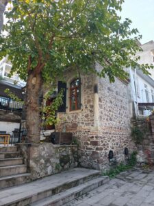 Agia Paraskevi Kilisesi (Yanık Kilise)
