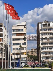 Notre Dame De St. Rosarei kilisesi sahilden görünümü