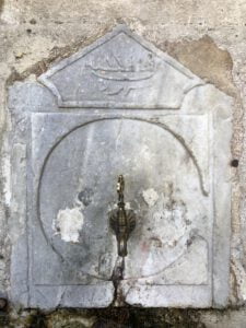 Şah Sultan Çeşmesi, Külliye Girişi