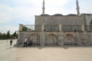 Fatih Camii Yangın Havuzu Çeşmeleri