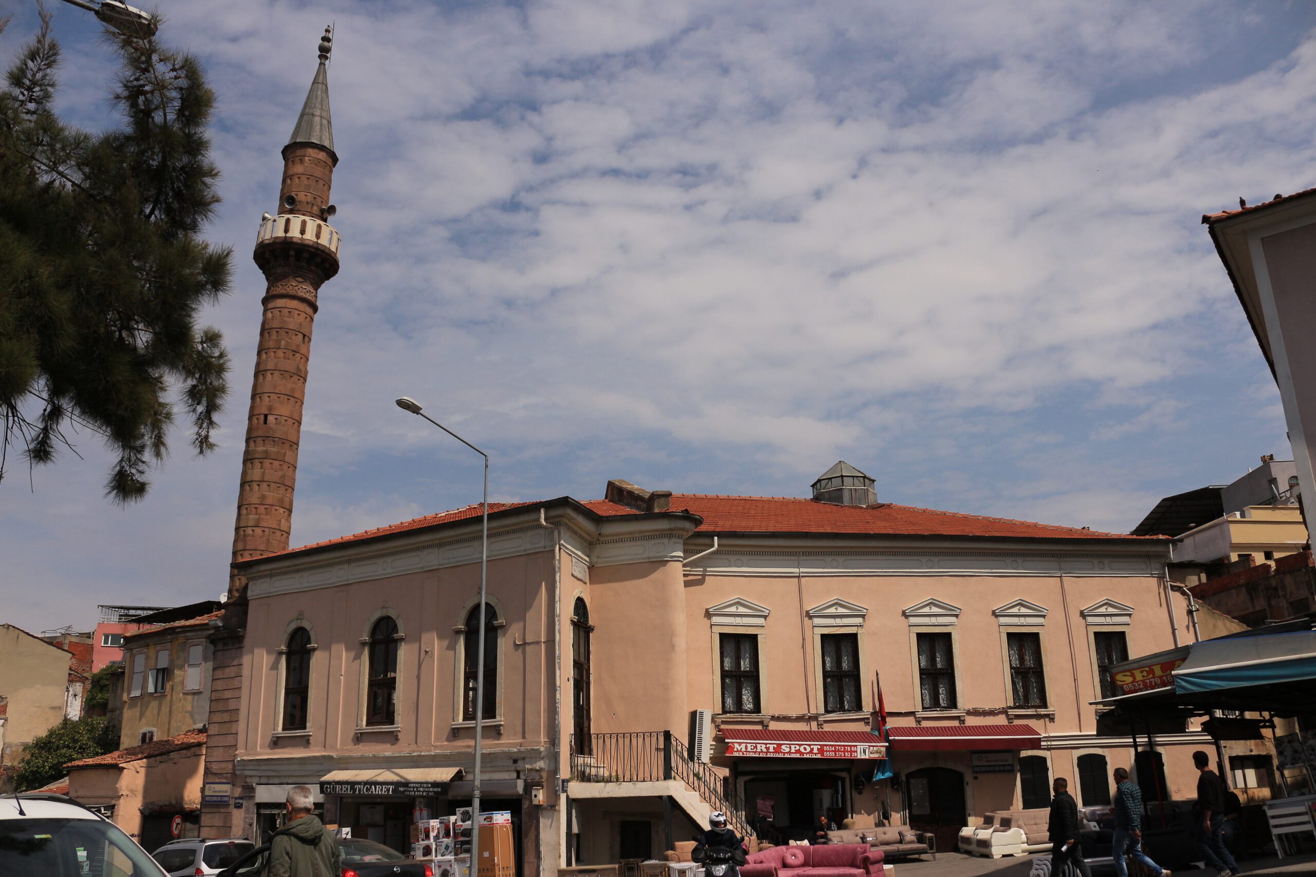 İkiçeşmelik Camii