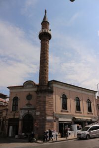 İkiçeşmelik Camii