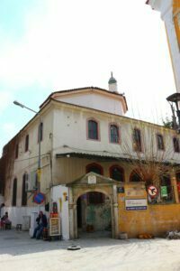 Hacı Mahmut Camii, Konak