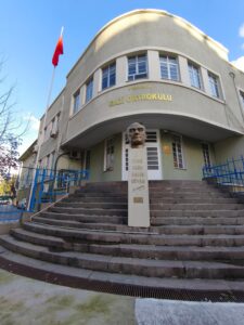 Gazi Ortaokulu, Konak
