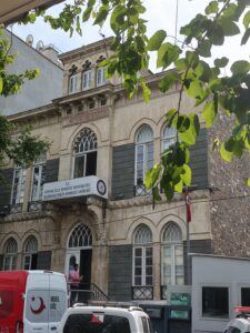 Basmane Polis Karakolu, ön cephe