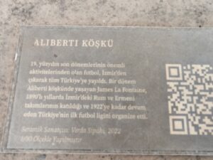 Kont Enrico Aliberti, Edward Whitall'in torunudur.
