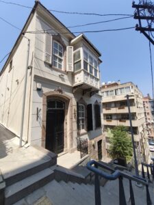 Tarık Dursun K. Yazar Evi