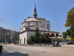 Hamidiye Camii, Konak