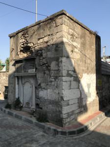 Pertevniyal Valide Sultan Çeşmesi, Karagümrük