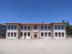 Kadınhanı İlkokulu