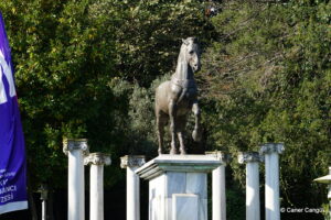 Sabancı Müzesi At Heykeli 2