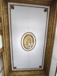 Konut 1, Karşıyaka. Alt kat tavan süslemeleri.