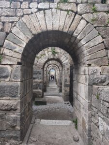 Trajan Tapınağı Kemerli Galeri