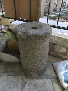 Fevziye Küçük Efendi Camii Avlusundaki Sadaka Taşı