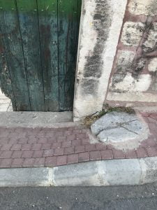 Mehmet Ağa Camii Girişindeki Sadaka Taşı