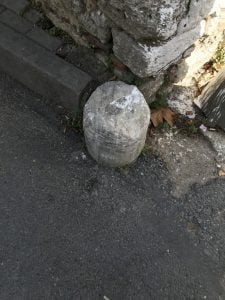 Mehmet Ağa Camii Girişi Karşındaki Sadaka Taşı