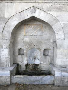 Şah Sultan Çeşmesi, Külliye Girişi