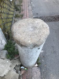 Hoca Kasım Günani Camii Girişi Karşındaki Sadaka Taşı