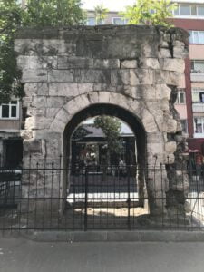 Hekimoğlu Ali Paşa Cami Avlu Kapısı