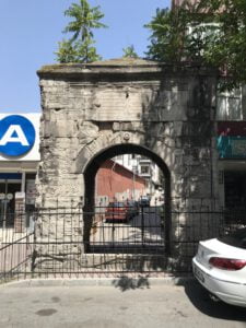 Hekimoğlu Ali Paşa Cami Avlu Kapısı