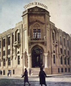 İş Bankası Binası, Konak