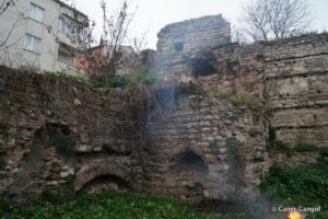 Sultan Çeşmesi Sokağı'nda Kalıntı