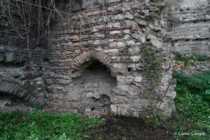 Sultan Çeşmesi Sokağı'nda Kalıntı