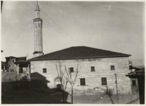 Arslanhane Camii Çeşmesi (sol altta)