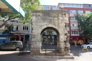 Hekimoğlu Ali Paşa Cami Avlu Kapısı