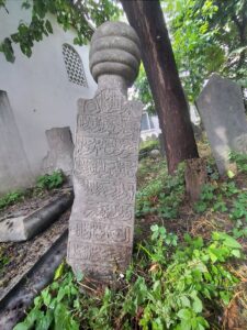Sinan Ağa Cami Haziresindeki Mezar Taşı