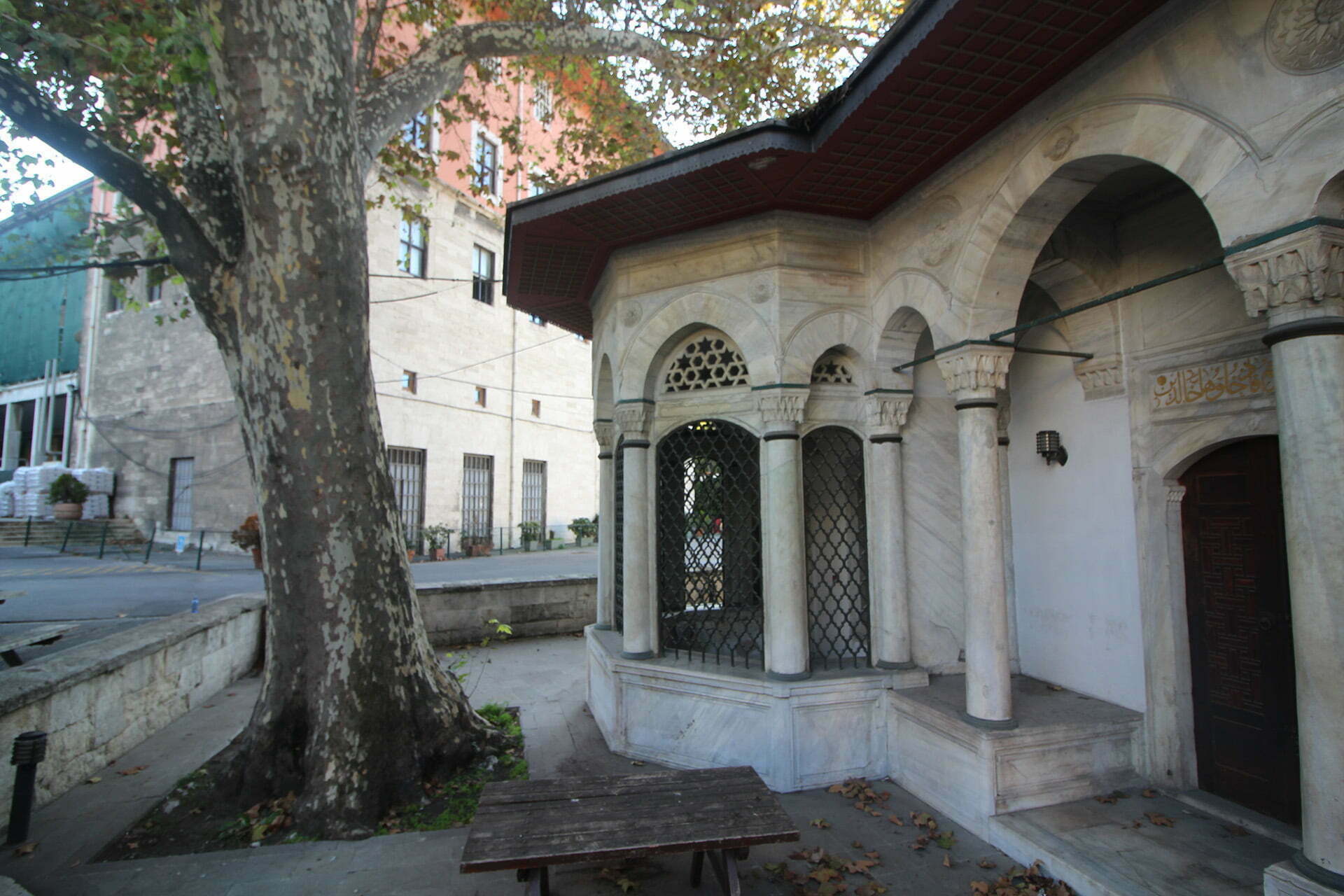 Kuyucu Murat Paşa Medresesi Sebili • Konumu, Fotoğrafları ve Hakkındaki