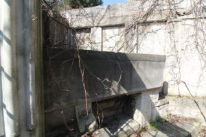 Takkeci İbrahim Ağa Sebili, Avlu Giriş