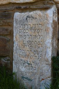 Suratlı Mehmet Paşa Camii Batısındaki Duvarda Devşirme Taş