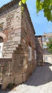Parmaklı Mescit