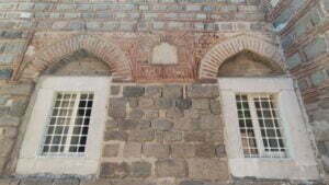 Parmaklı Mescit