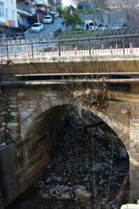 Güneyden Görünüş, Karanlık Köprü