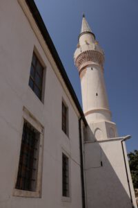 İki Oluklu Camii