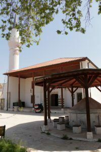 İki Oluklu Camii