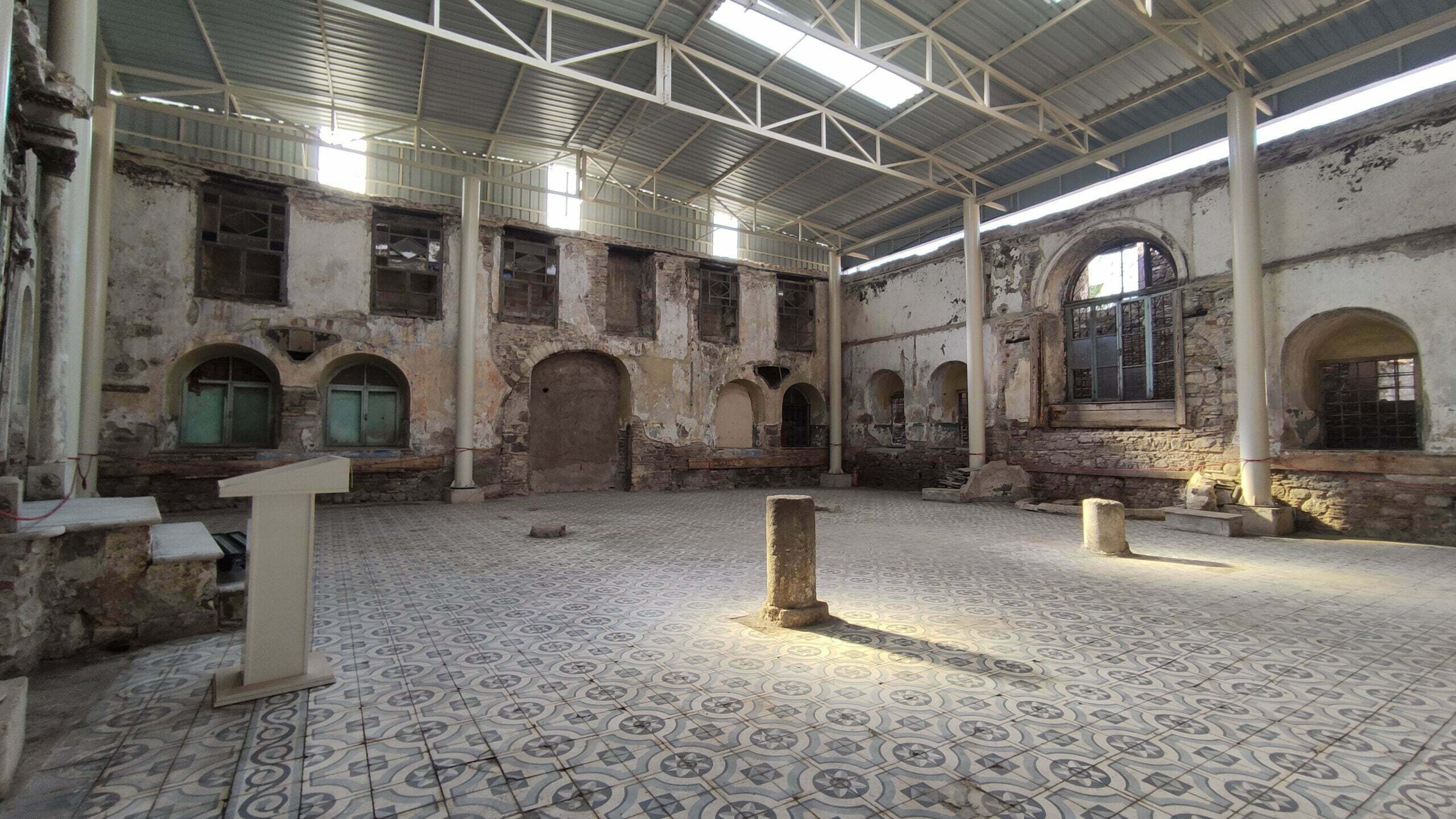 塔木德犹太教堂• 位置、照片和信息• 文化清单