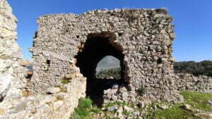 Ücgoz Hanı, Beçin