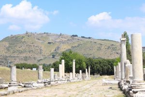 Via Tecta ve Pergamon Akropolü