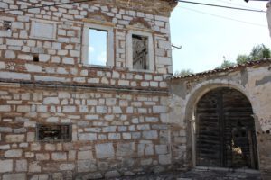 Ağa Konağı, Kitabe ve Kuzulu Kapı