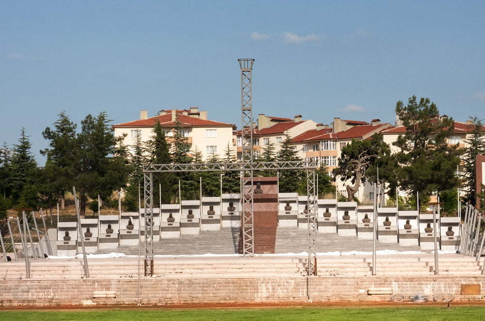 Türk Büyükleri Abidesi